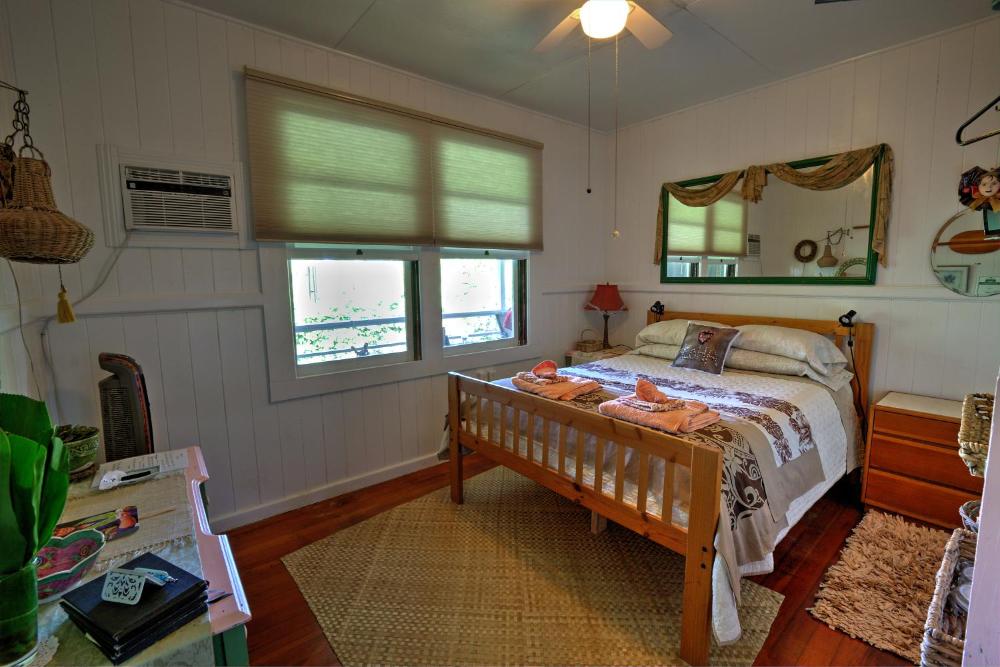 Deluxe Queen Room interior